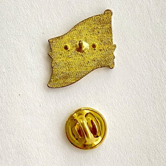 Vintage USO White Ribbon On American Flag Gold Tone Lapel Collar Pin Back 3/4” - Picture 3 of 4